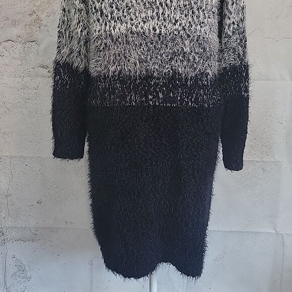 Escio Gradient Knit Cardigan - Black and White Womens Size M - Picture 8 of 12